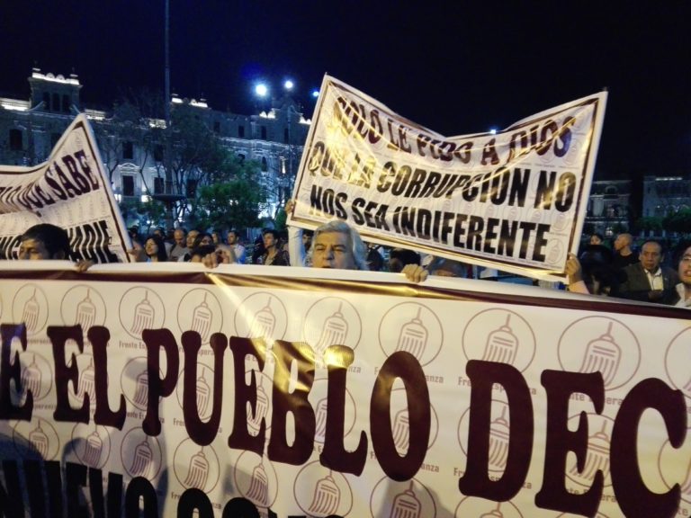 Miles De Peruanos Marcharon En Defensa De La Educación Punto Seguido